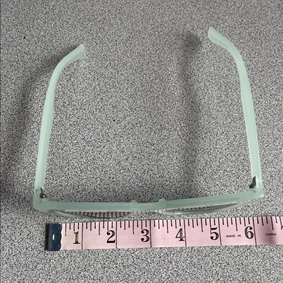 Green Fashion Sunglasses - Picture 4 of 5